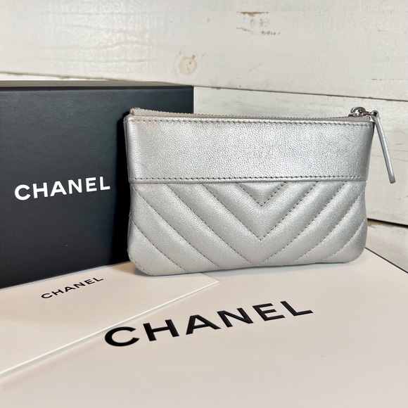 |SOLD| Chanel Chevron Lambskin Leather CC Logo Pouch - Picture 4 of 10